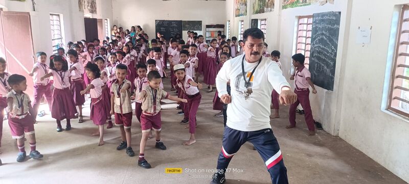 പ്രമാണം:42634 Karatte Class.jpg