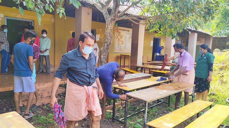 പ്രമാണം:Cleaning 5.resized.jpg