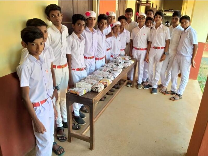 പ്രമാണം:RED CROSS31079.jpg