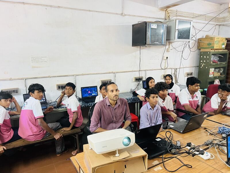പ്രമാണം:19026-lk school camp 3.jpg