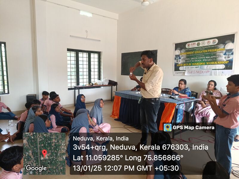 പ്രമാണം:19445 LED Workshop.jpg