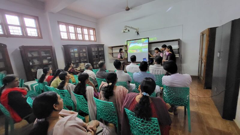 പ്രമാണം:23008-little kites14.jpg