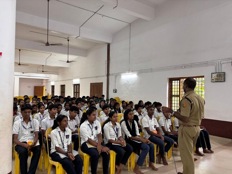 പ്രമാണം:23066-Awareness class against drugs-june 3.jpg