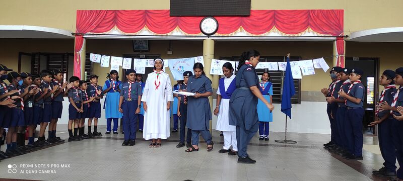 പ്രമാണം:25855 CubsAndGuides1 SJUPS.jpg