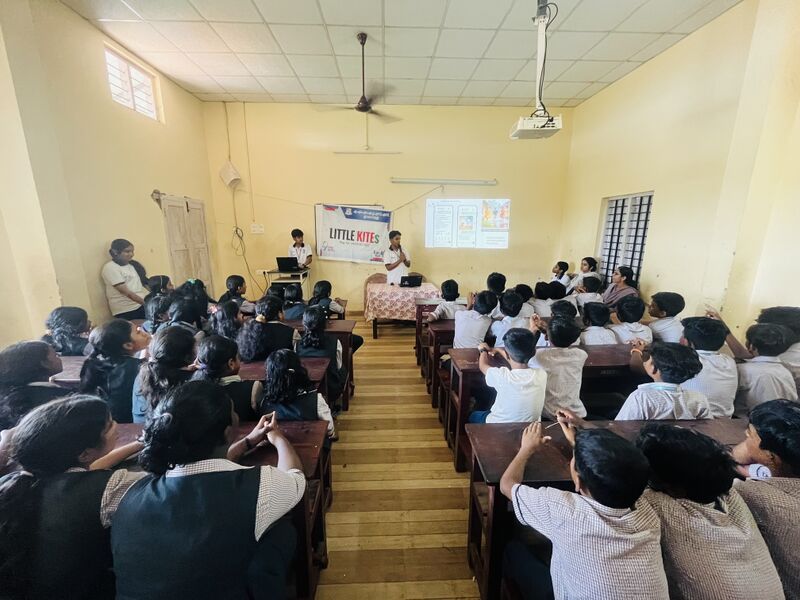 പ്രമാണം:37001-LK-AI Awareness class-2.jpg