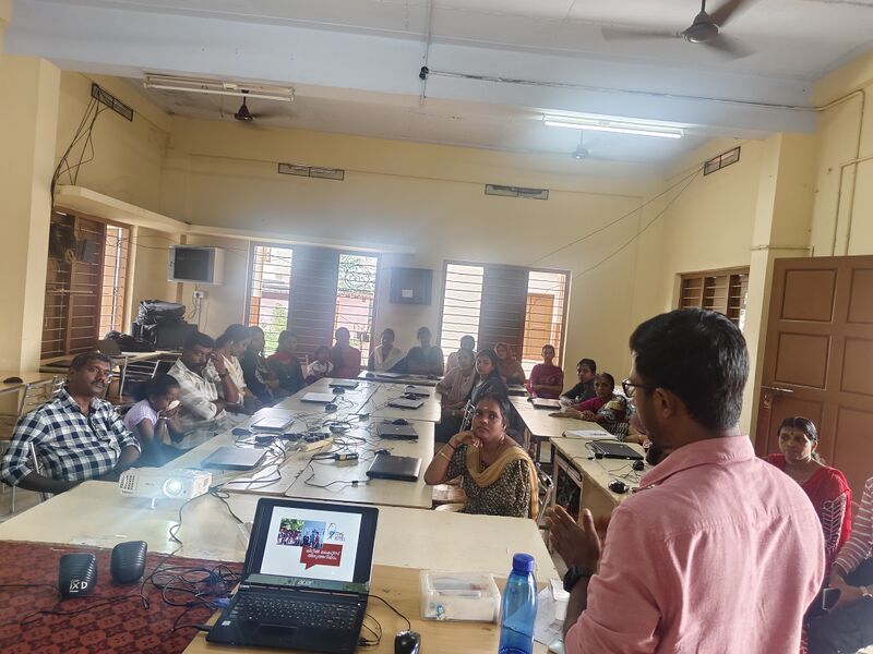 പ്രമാണം:37013 parents meeting.jpg