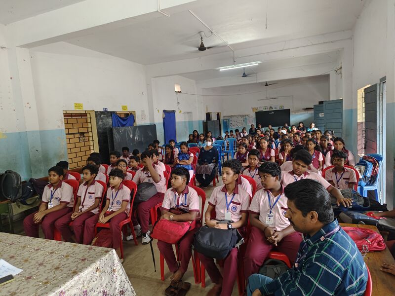 പ്രമാണം:42548 sent off2.jpg