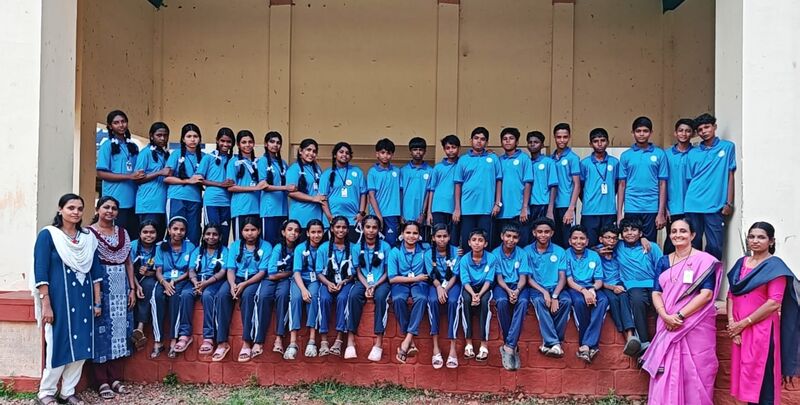 പ്രമാണം:45027 littlekites2.jpg