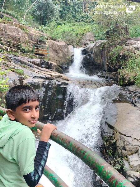 പ്രമാണം:48052 karuvarakund waterfalls.jpeg