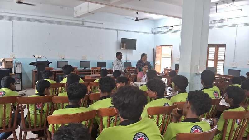 പ്രമാണം:Camp4photo.jpg