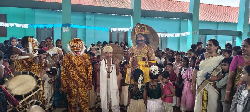 പ്രമാണം:12027 onam 295.jpg