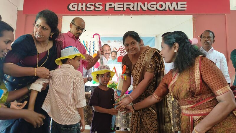 പ്രമാണം:13104 KNR PRAVESANOLSAVAM 8.jpg