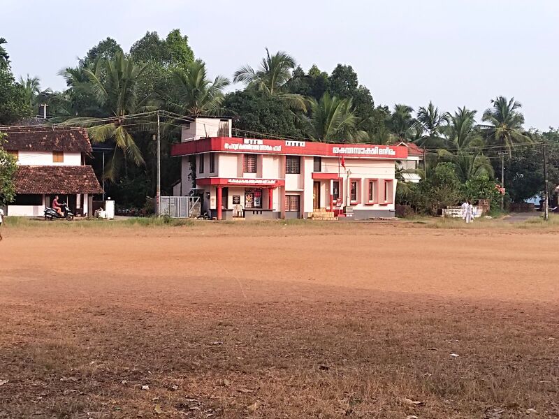 പ്രമാണം:13952-school ground 1.jpg