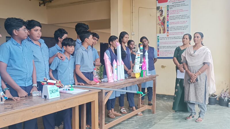 പ്രമാണം:14053 Moon day 3.jpg