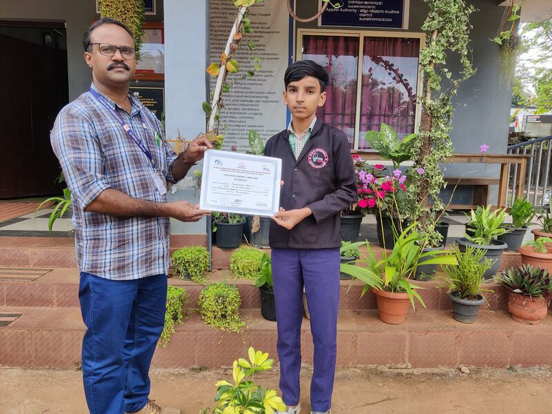 പ്രമാണം:15088 ghskurumbala lk statecamp mdNafil.jpg