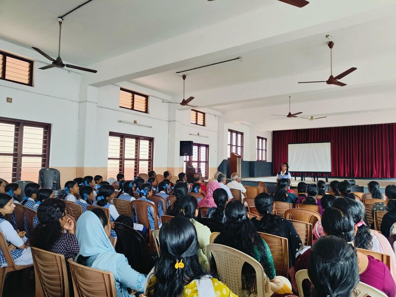 പ്രമാണം:16002 ammaariyan16 25.jpg