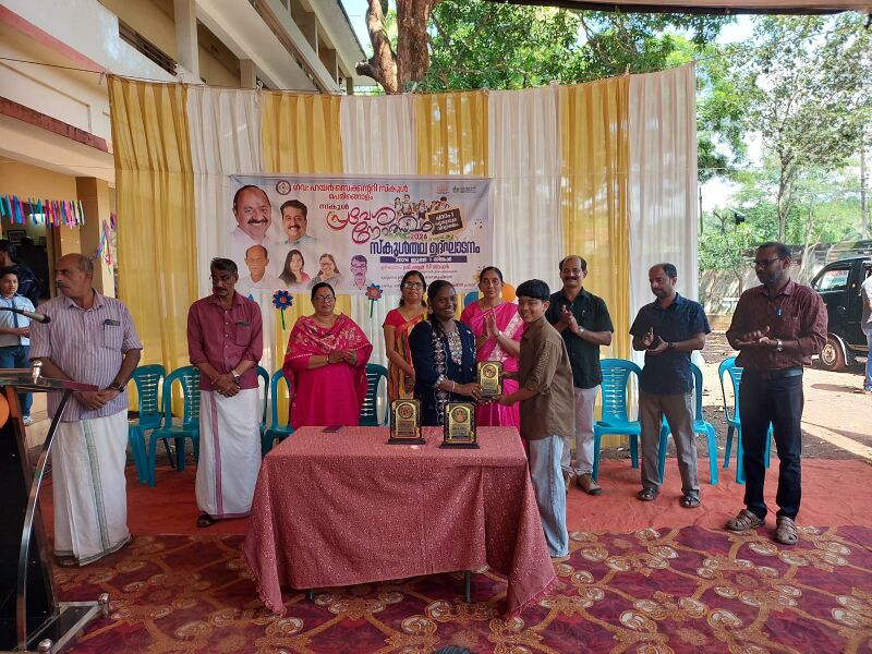 പ്രമാണം:17062 pravesanothsavam12.jpg