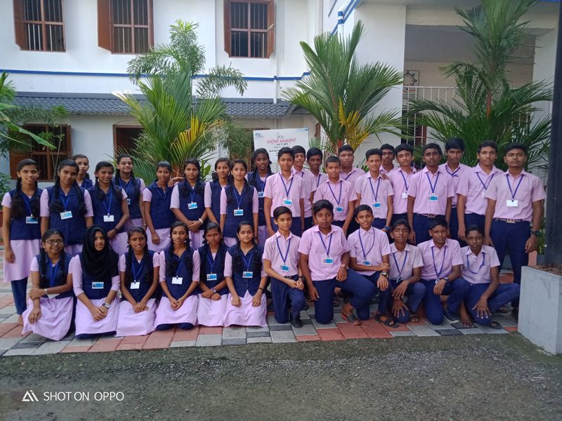 പ്രമാണം:26036-LK 2nd batch.jpg