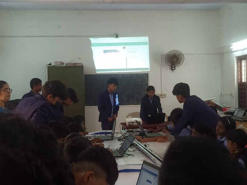 പ്രമാണം:36026 2425lkrobo2.jpg