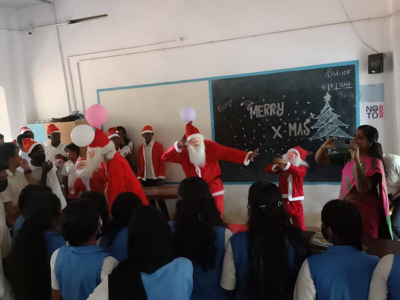 പ്രമാണം:44018 christmas 4.jpg