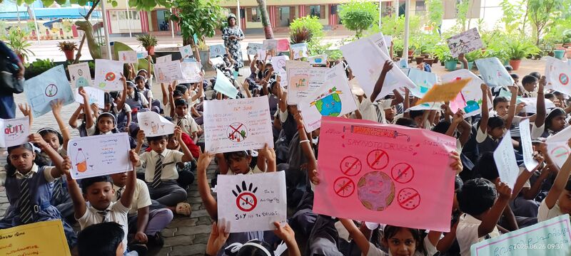 പ്രമാണം:44443 lahari3.jpg