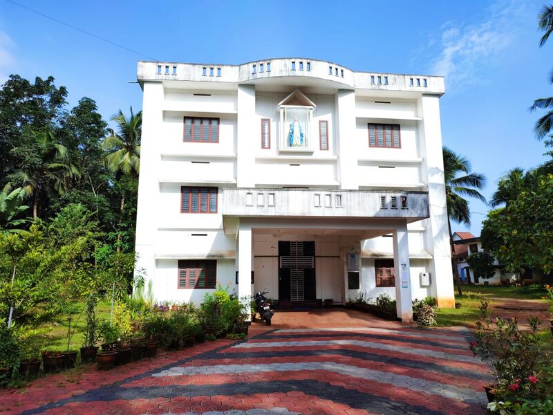 പ്രമാണം:47017-school photo.jpg