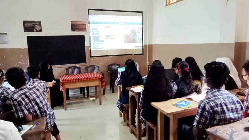 പ്രമാണം:47089 hightech class.jpg