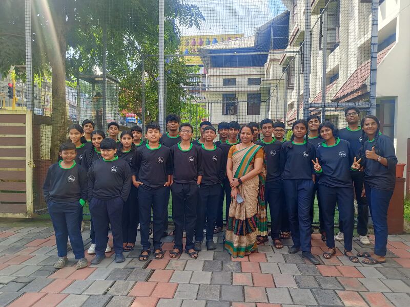 പ്രമാണം:Group pic.jpg