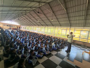 ഹെൽത്ത് ഇൻസ്പെക്ടർ രാജ് കുമാർ സാർ ലഹരി വിരുദ്ധക്ലാസെടുക്കുന്നു.