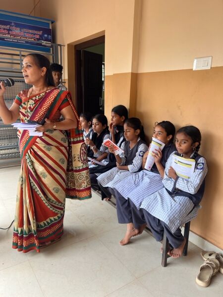 പ്രമാണം:11017 radio1.jpg