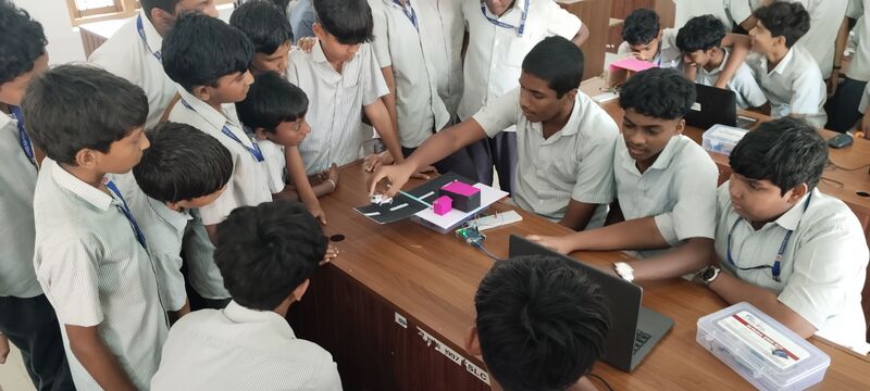 പ്രമാണം:12043 robo-26.jpg