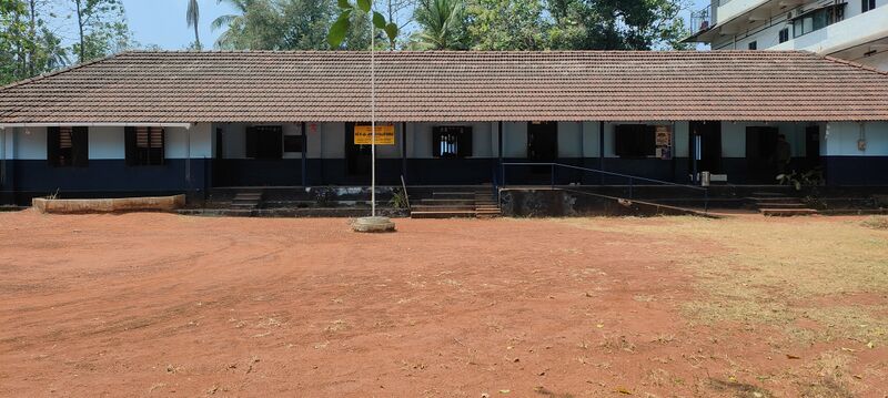 പ്രമാണം:18530-Schoolbuilding1.jpg
