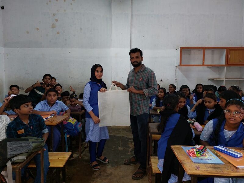 പ്രമാണം:20062 thunisanji.jpg