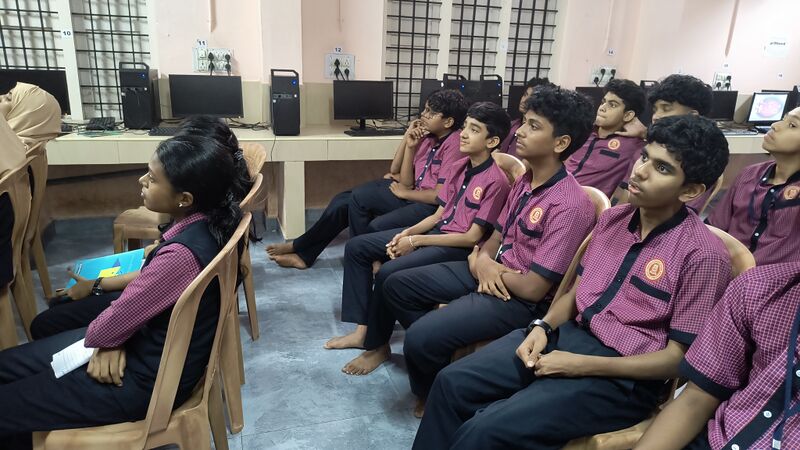 പ്രമാണം:25044 Class4.jpg