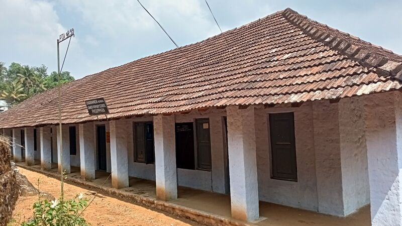 പ്രമാണം:30430 school pick.jpg