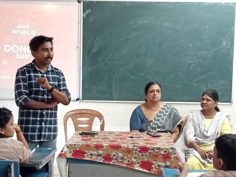 പ്രമാണം:34006 Blood donor2.jpg
