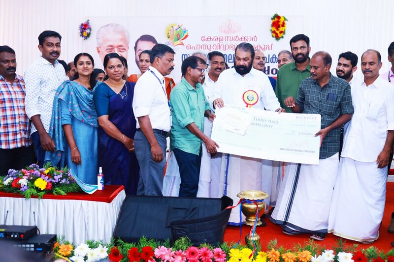 പ്രമാണം:34013pta award.jpg