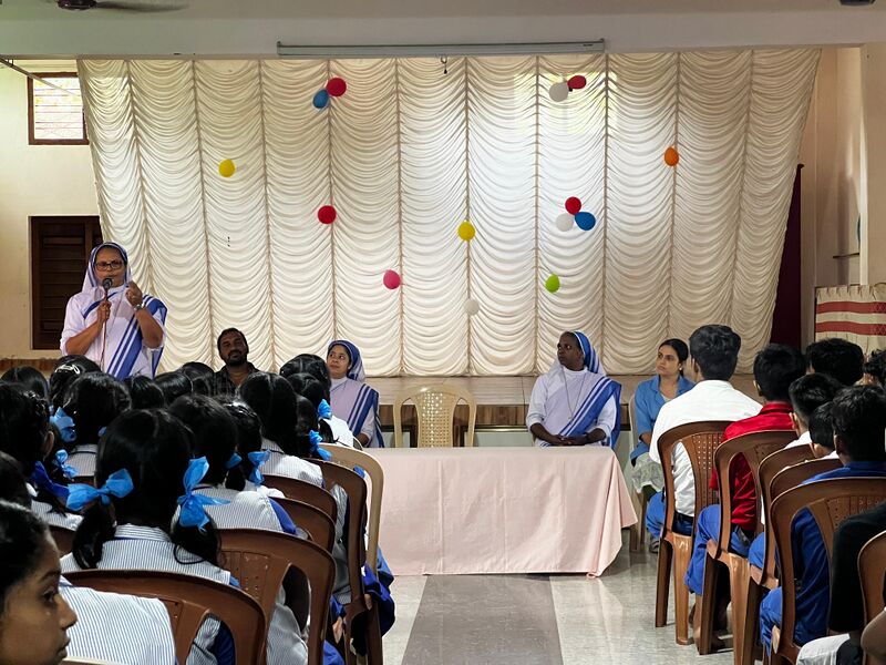 പ്രമാണം:35052 club 4.jpeg