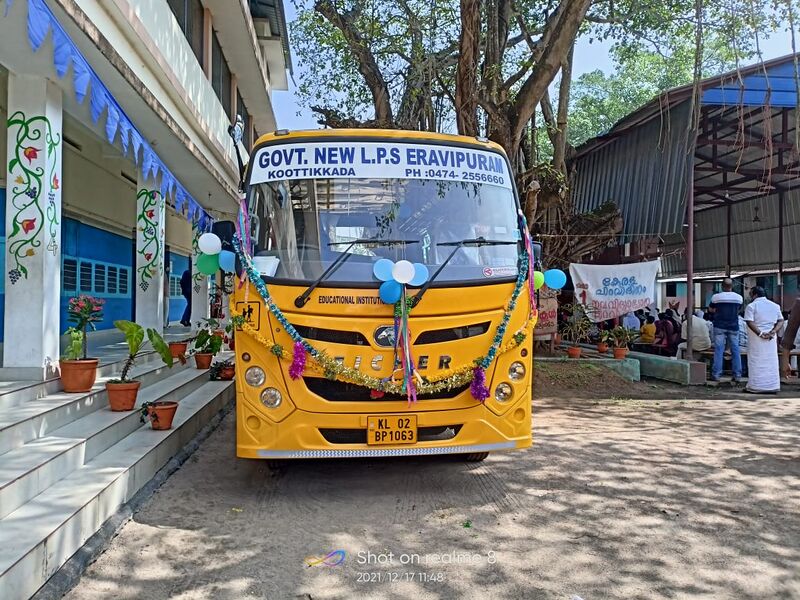 പ്രമാണം:41508-school bus.jpg