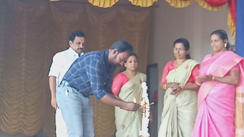 പ്രമാണം:42036 youuu.jpeg