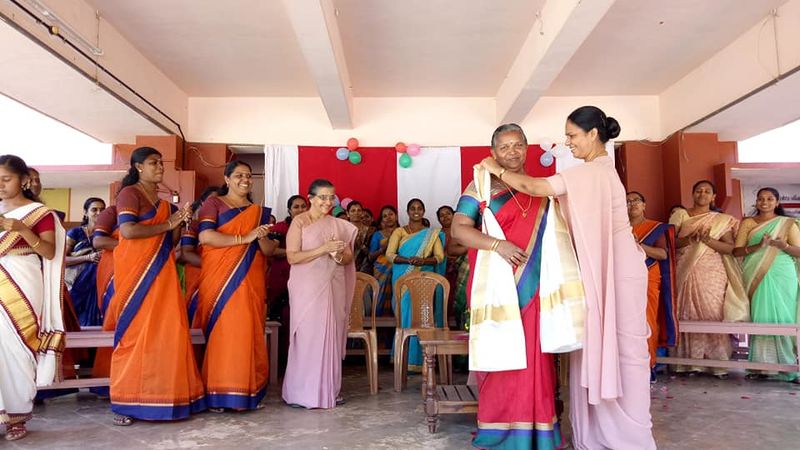 പ്രമാണം:Teachers 4.jpg