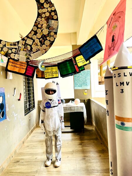 പ്രമാണം:18010 Moonday 25-1.jpg