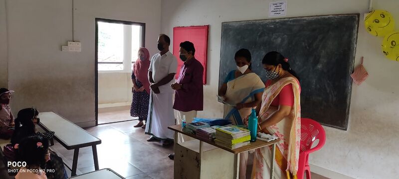 പ്രമാണം:18402 praveshanolsavam 2021-22 9.jpg