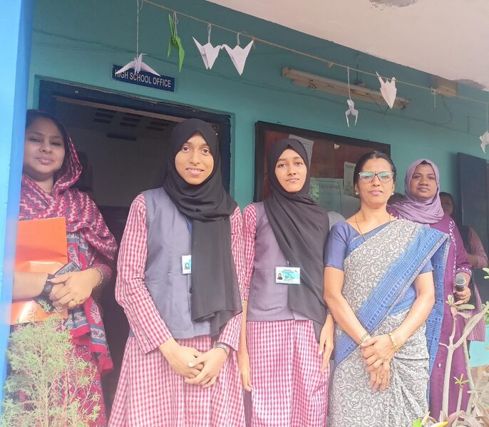 പ്രമാണം:21012-quiz winners.jpeg