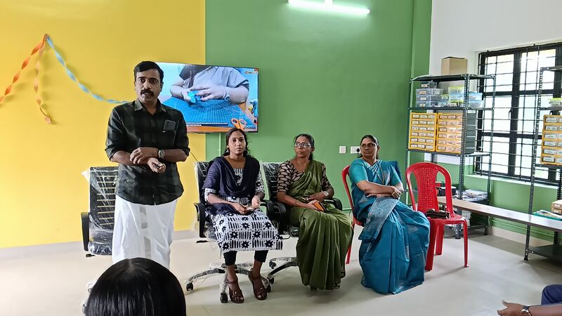 പ്രമാണം:21068 pkd tinkering lab 2.jpg