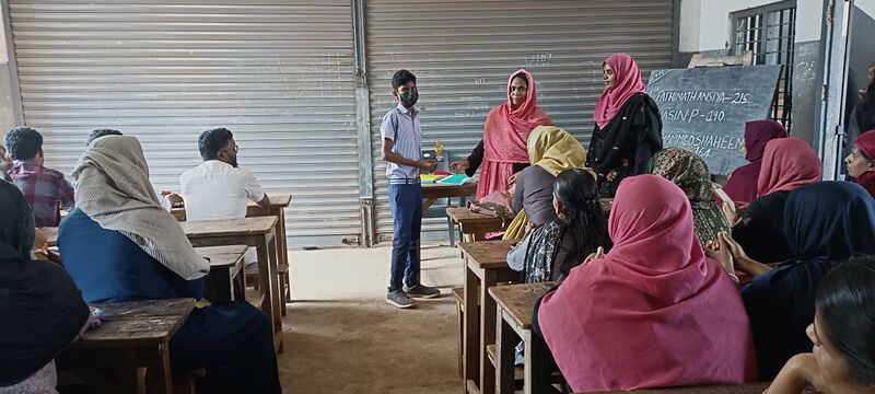 പ്രമാണം:21104PRIZE .jpg