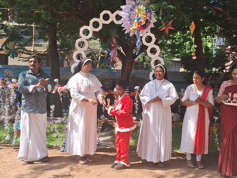 പ്രമാണം:22219 x mas 2025.jpg