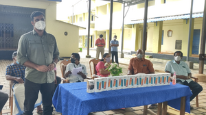 40001 Alumni with Phone 02.png