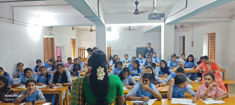 പ്രമാണം:42027 reading day1.jpg