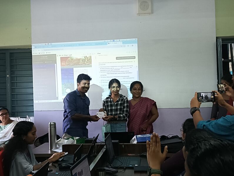 പ്രമാണം:42071 teachers day.jpg